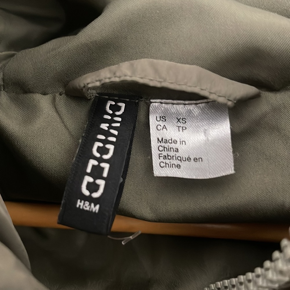 H&M Puffer Jacket - Picture 6 of 6